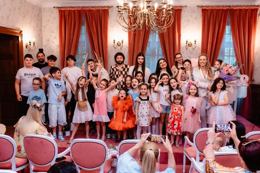 Moment din spectacolele și recitalurile Rockstar Academy