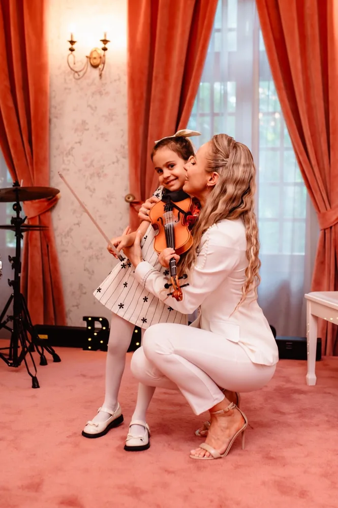 Moment din spectacolele și recitalurile Rockstar Academy