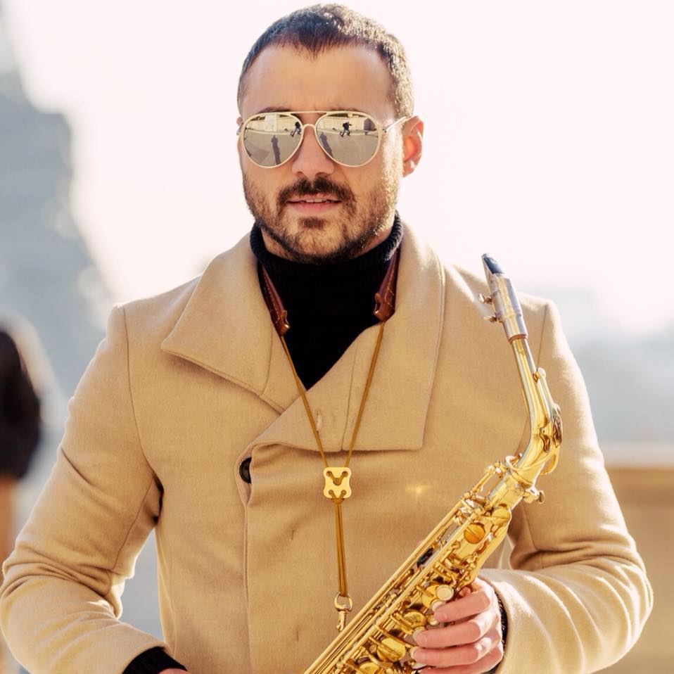 Profesor Saxofon & - Rockstaracademy.ro